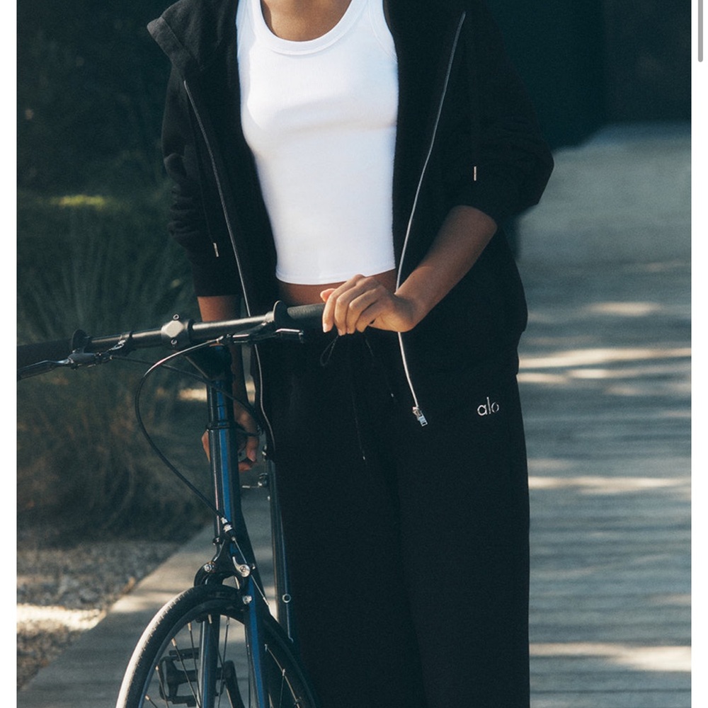 ALO Yoga women Black Sweatpants - Picture 2 of 4